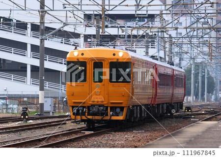 【JR四国】キハ185系「伊予灘ものがたり」(予讃線:松山駅) 【JR四国】キハ185系「伊予灘ものがたり」(予讃線:松山駅) 111967845