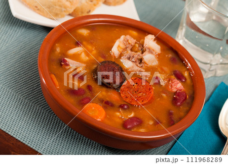 Fabada asturiana - beans stewed with chorizo 111968289