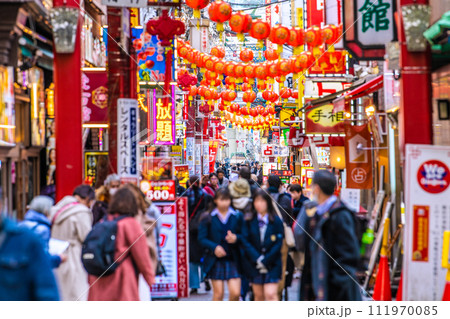 日本の横浜都市景観 JN.1に置き換わり…賑わう中華街・市場通りなど…新時代へ=1月19日 日本の横浜都市景観 JN.1に置き換わり…賑わう中華街・市場通りなど…新時代へ=1月19日 111970085
