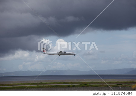 那覇空港への着陸風景_瀬長島 那覇空港への着陸風景_瀬長島 111974094