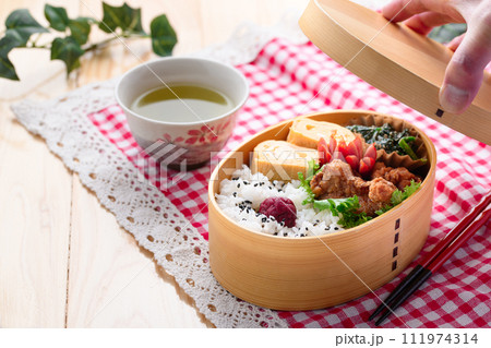 お弁当　曲げわっぱ 111974314