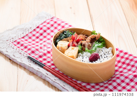 お弁当　曲げわっぱ 111974338