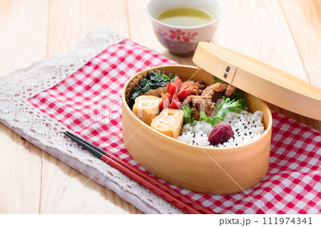 お弁当　曲げわっぱ 111974341