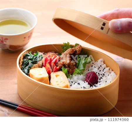 お弁当　曲げわっぱ 111974360