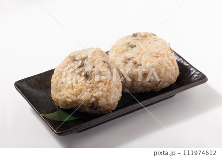舞茸とツナのおにぎり 111974612