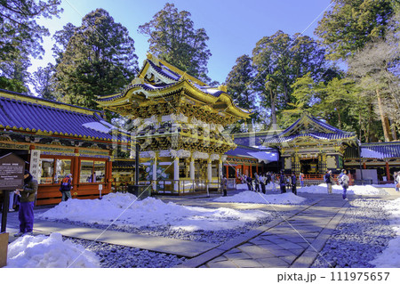 陽明門と廻廊（本殿側） 111975657