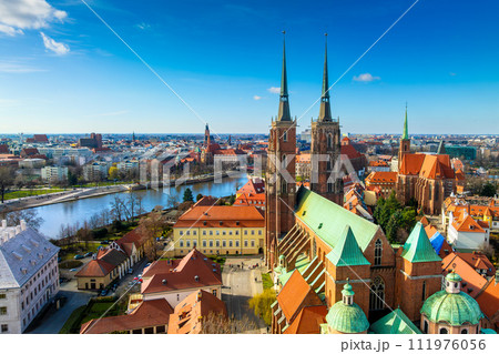 Panoramic view of the Old Town of Wroclaw and the Odra River. Wroclaw, Poland Panoramic view of the Old Town of Wroclaw and the Odra River. Wroclaw, Poland 111976056