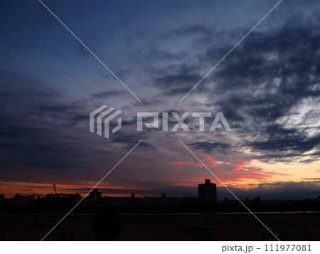 荒川河岸からの美しい夕焼け 荒川河岸からの美しい夕焼け 111977081