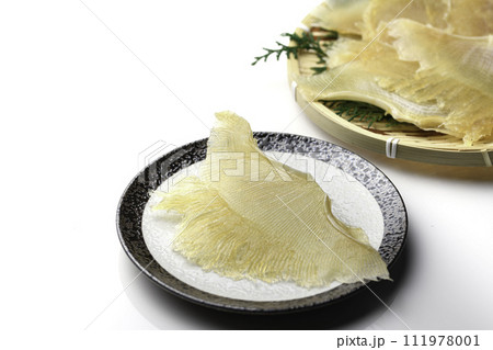 珍味 エイヒレ ( 白背景 ) 珍味 エイヒレ ( 白背景 ) 111978001