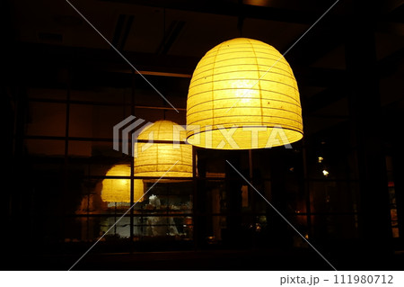 店内照明 111980712