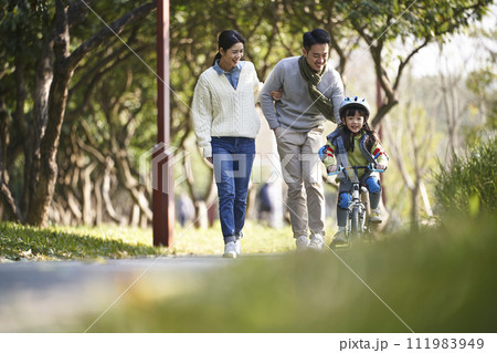 asian family enjoying outdoor activity in city park 111983949