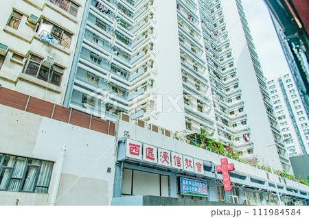 香港トラムからみた香港の景色 111984584