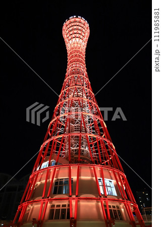 そびえ立つ神戸ポートタワー そびえ立つ神戸ポートタワー 111985881
