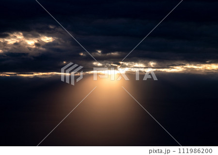 日本の横浜都市景観 希望の光…脱コロナ、新時代への光明、叡智で乗り越える…万物創造の光… 日本の横浜都市景観 希望の光…脱コロナ、新時代への光明、叡智で乗り越える…万物創造の光… 111986200