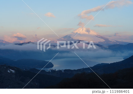 富士山 朝焼けの絶景 富士山 朝焼けの絶景 111986401