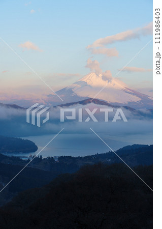 富士山 朝焼けの絶景 富士山 朝焼けの絶景 111986403