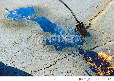Bitumen emulsion joint seal restorer is used to repair cracks in asphalt surfaces by filling them with liquid joint seal. Bitumen emulsion joint seal restorer is used to repair cracks in asphalt surfaces by filling them with liquid joint seal. 111987042