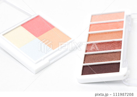 コスメ,化粧品,ファンデーション,メイク,顔,女性,メイクアップ,お洒落,化粧,、女性、おしゃれ コスメ,化粧品,ファンデーション,メイク,顔,女性,メイクアップ,お洒落,化粧,、女性、おしゃれ 111987208