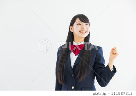 制服を着た女子高生　 111987813