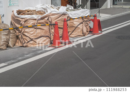 建設工事で排出した廃木材の回収 111988253