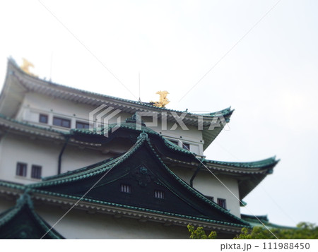 名古屋城の天守閣 111988450
