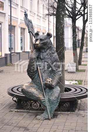 Bear on a bench - sculpture of a bear, symbol of the city of Yaroslavl 111988837