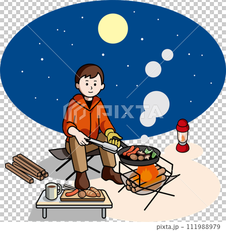 一名男子在夜間營地做飯 111988979