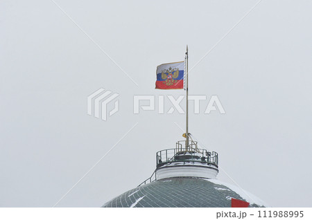 view of the Russian flag at the House of Soviets on Red Square in Moscow 111988995