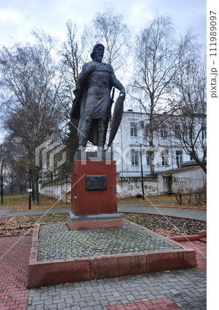 monument to Alexander Nevsky near St. Nicholas Church in Vladimir monument to Alexander Nevsky near St. Nicholas Church in Vladimir 111989097