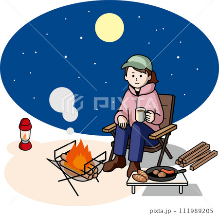 夜キャンプをする女性 夜キャンプをする女性 111989205