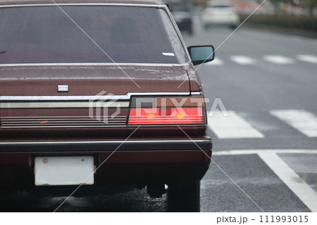 車のテールランプ 111993015