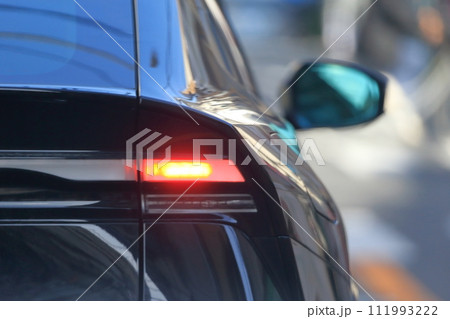 車のテールランプ 車のテールランプ 111993222