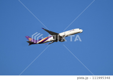 タイ航空A350離陸上昇 111995348