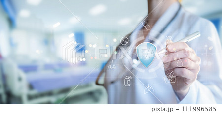 Doctor draws the structure of treatment of respiratory diseases. 111996585