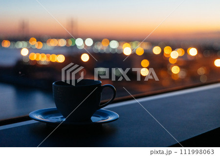 コーヒーと夜景 111998063