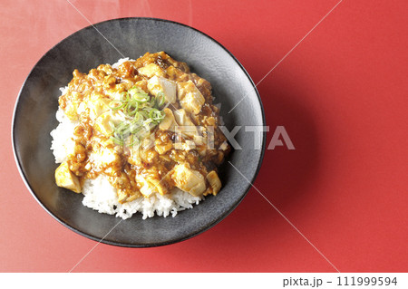 お豆腐たっぷりの長葱乗せ熱々麻婆丼 111999594
