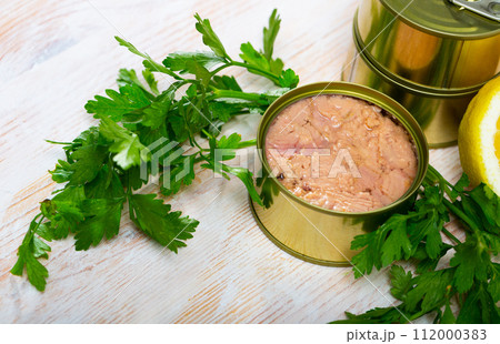 Tuna in oil with lemon and greens 112000383