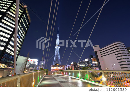 《愛知県》名古屋都市風景 ライトアップされたテレビ塔と久屋大通公園セントラルブリッジ 《愛知県》名古屋都市風景 ライトアップされたテレビ塔と久屋大通公園セントラルブリッジ 112001589