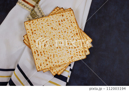 Passover traditionally, Jews celebrate Pesach with unleavened matzah flatbread. 112003194