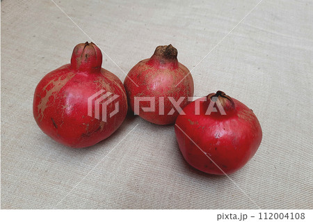 Threesome, Red Pomegranates Threesome, Red Pomegranates 112004108
