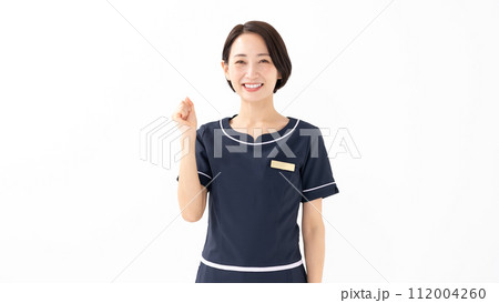 女性　制服　エステティシャン　ガッツポーズ 112004260