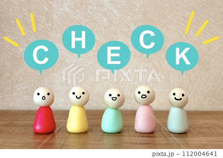 チェックするポイントを教える人たち 112004641