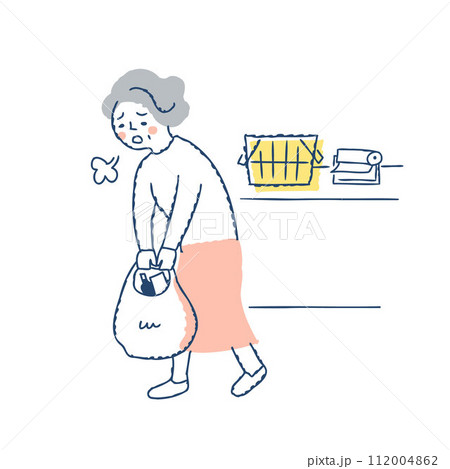 買い物袋が重くて困った表情のシニア女性 112004862
