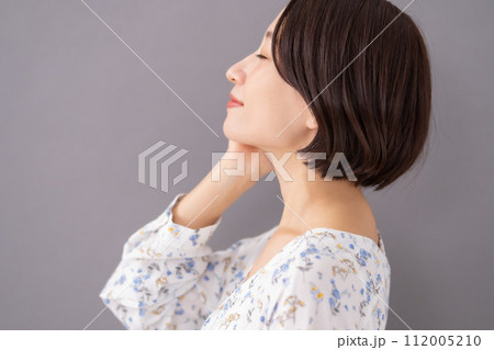 ビューティー　女性　グレーバック 112005210