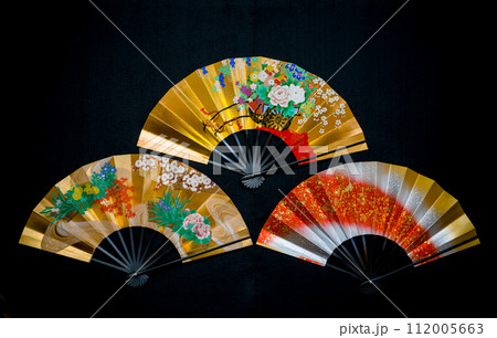 日本的伝統工芸品の舞扇、舞踊や装飾品としも非常に美しい。贈り物にも最適。 日本的伝統工芸品の舞扇、舞踊や装飾品としも非常に美しい。贈り物にも最適。 112005663