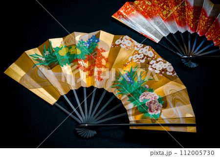 日本的伝統工芸品の舞扇、舞踊や装飾品としも非常に美しい。贈り物にも最適。 日本的伝統工芸品の舞扇、舞踊や装飾品としも非常に美しい。贈り物にも最適。 112005730