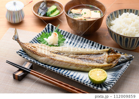 焼きたてのさんま開き（ 一夜干し 干物 ） 112009859