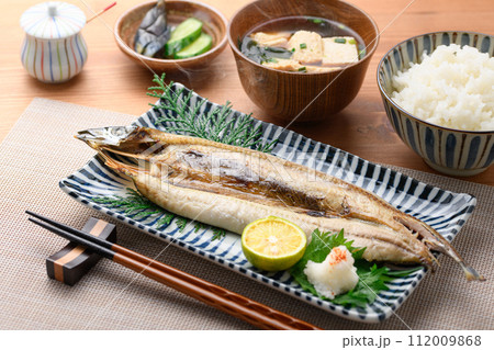 焼きたてのさんま開き（ 一夜干し 干物 ） 112009868