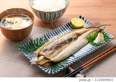 焼きたてのさんま開き（ 一夜干し 干物 ） 112009903