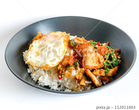 Rice topped with crispy pork belly with Thai basil and fried egg 112011003
